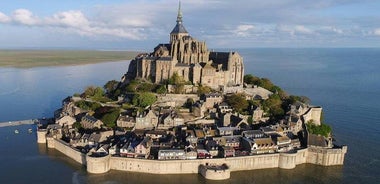 Chauffered driven car for one or several days (Rent minimum of 8 hours with a maximum of 25 kms per hour)

Предоставление автомобиля с водителем
