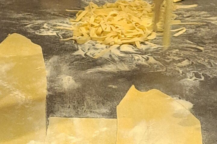 Cooking class in a garden: handmade pasta