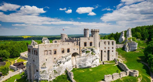 Photo of ruins of Ogrodzieniec Castle in the south-central region of Poland.