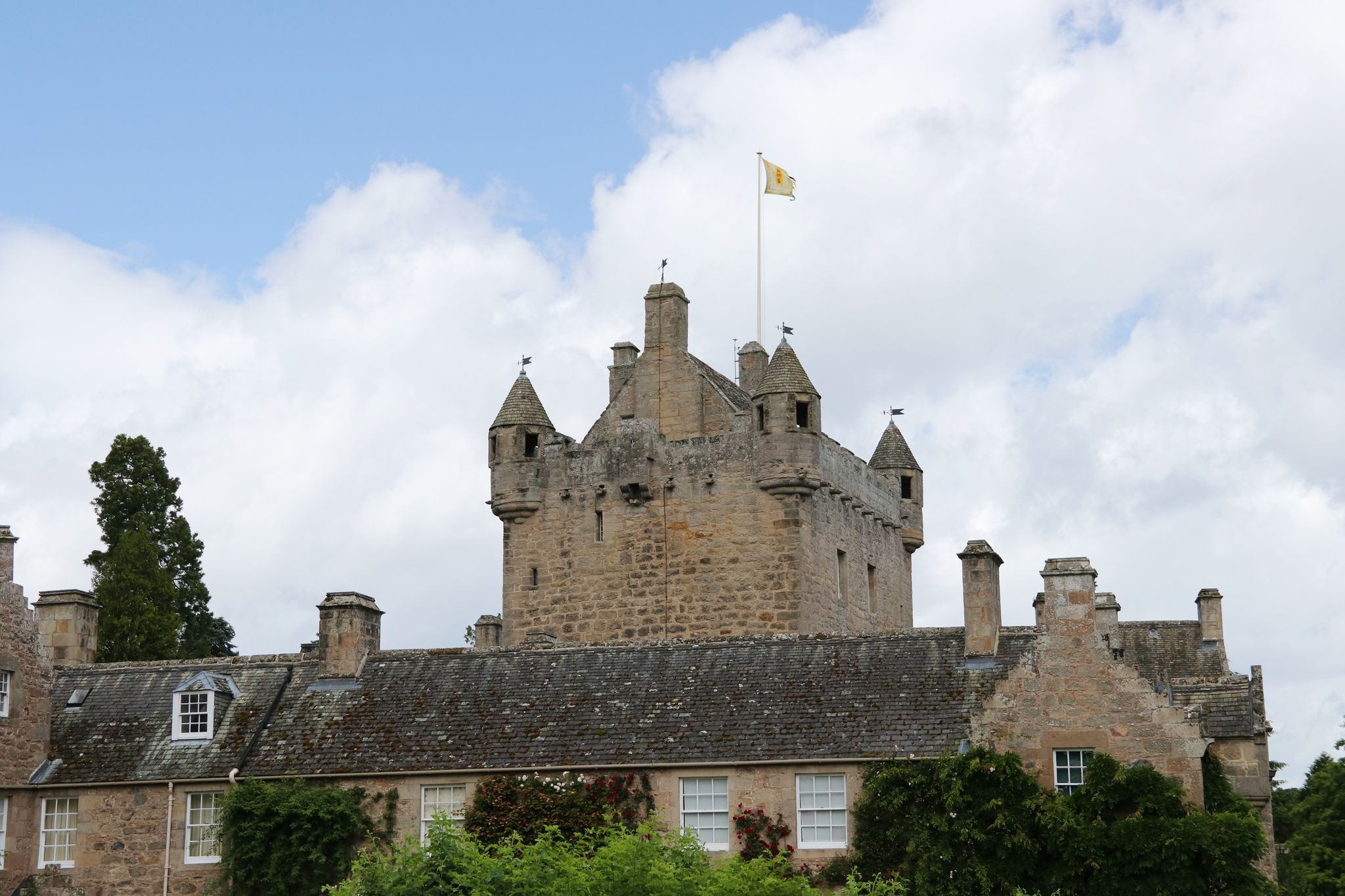 Photo of Beautiful Cawdor Castle – Scotland .