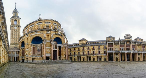 Photo of Labor University of Gijón, it is the most important architectural work of all those carried out in Asturias during the 20th century. In addition, it is the largest building in Spain .