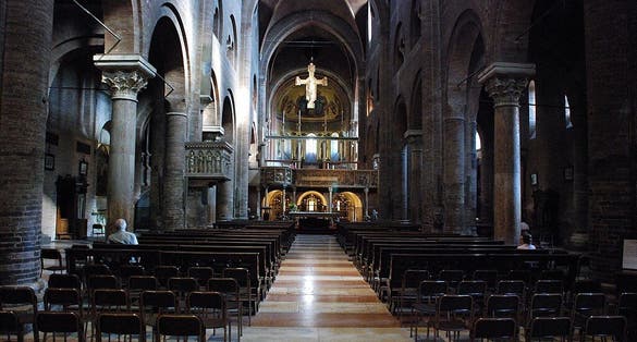 photo of view of Interno verso l'abside, Modena, Italy.