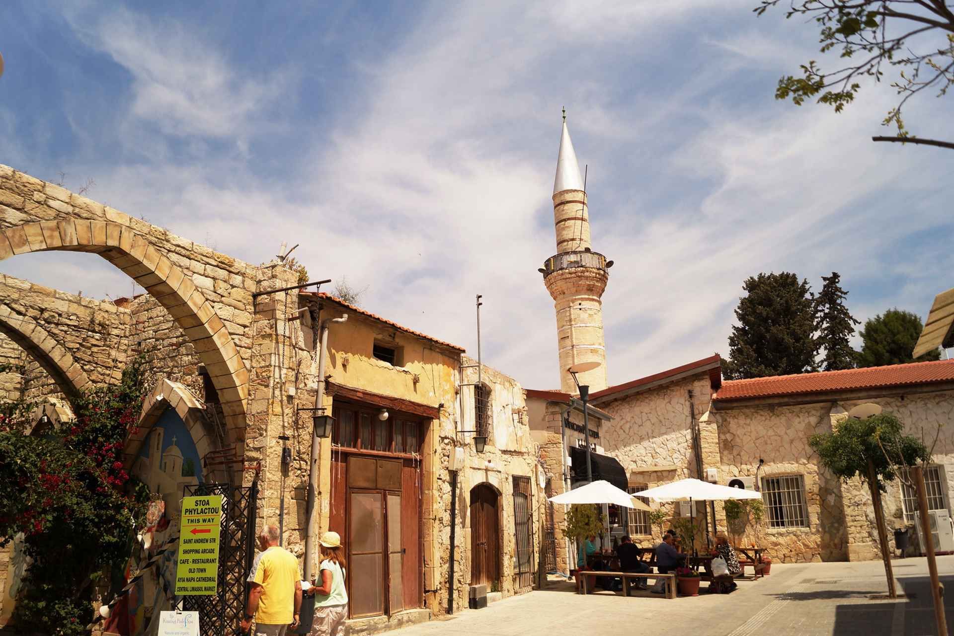 Limassol: Private Walking Tour with a Local