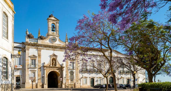 Photo of the most famous Arco da Vila historic entrance to old town of Faro, Algarve, Portugal.