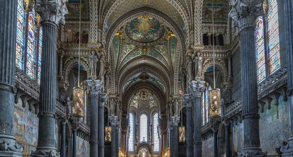 The nave of the upper church.