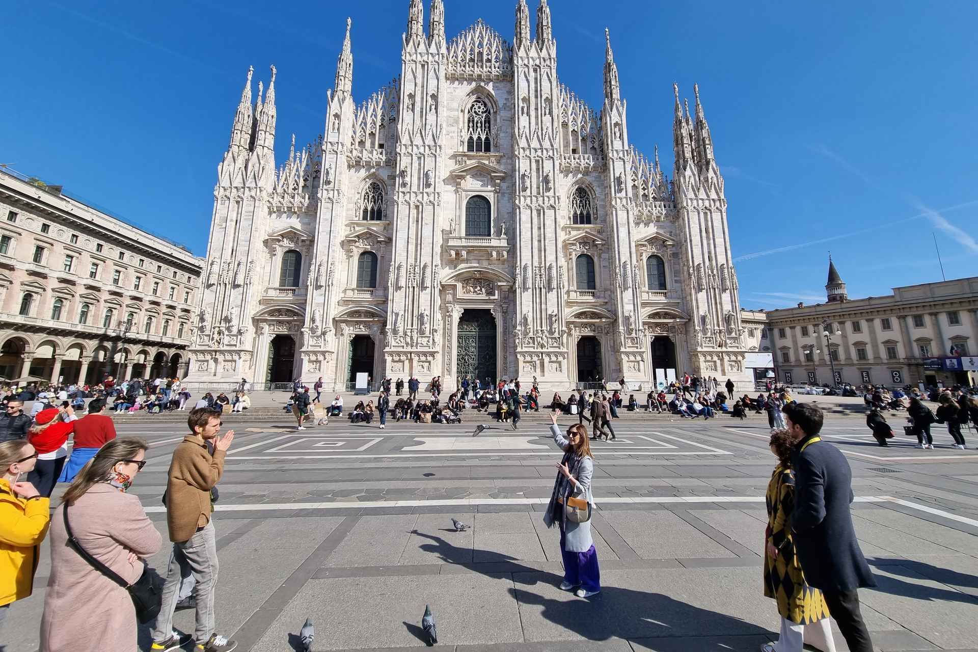 Milan: Duomo Rooftop and Cathedral Guided Tour with Tickets