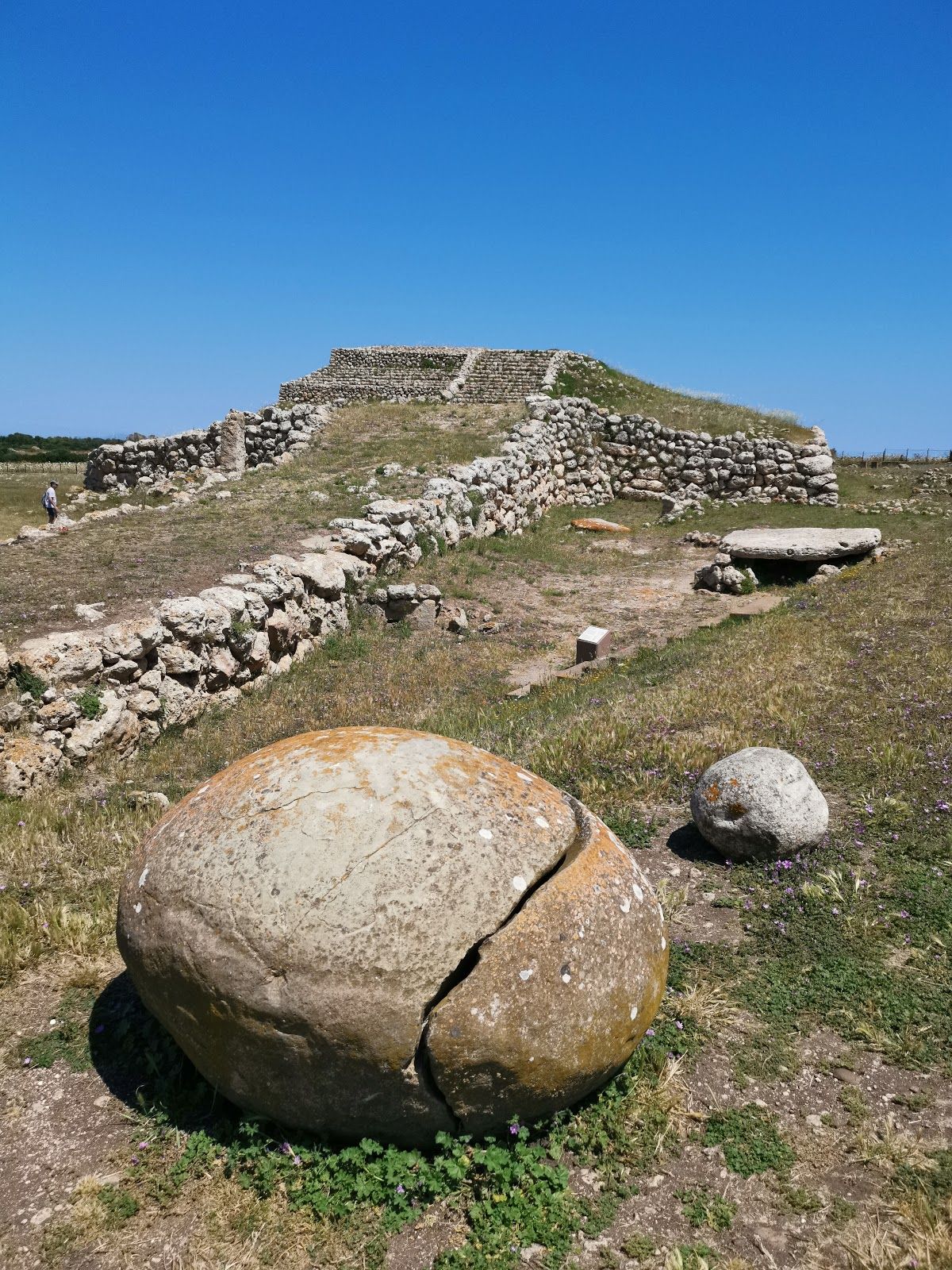 Altare prenuragico di Monte d'Accoddi, Sassari, Sardinia, Italy