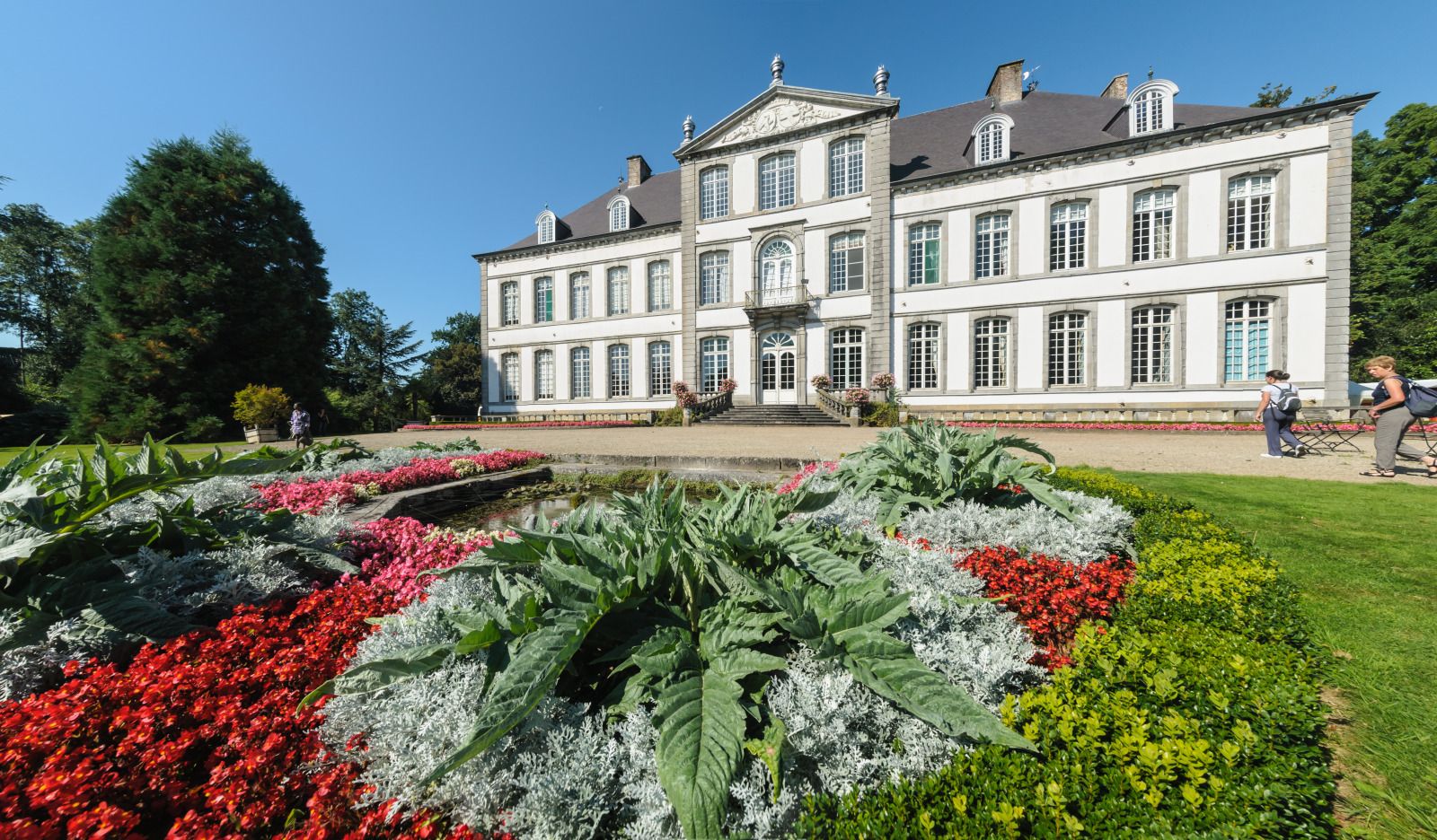 Photo of Attre Castle.