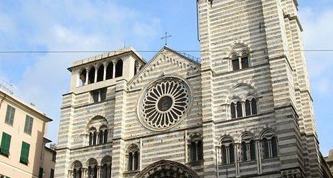 photo of view of Facciata della Cattedrale di San Lorenzo a Genova, Italy.