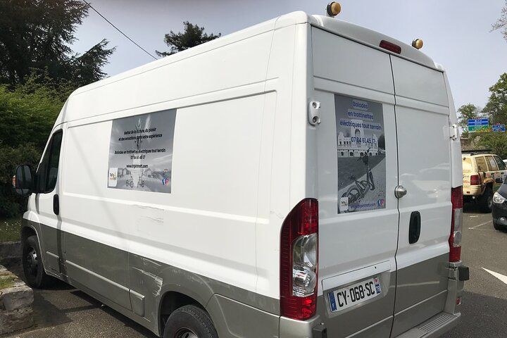 Discover Versailles on electric 2-wheelers (Yes to PRM)