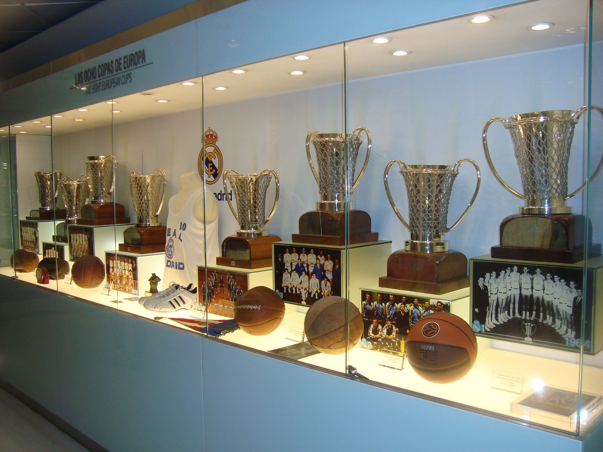 Photo of Trophies, balls and t-shirts gallery: Santiago Bernabéu Stadium, Madrid ,Spain.