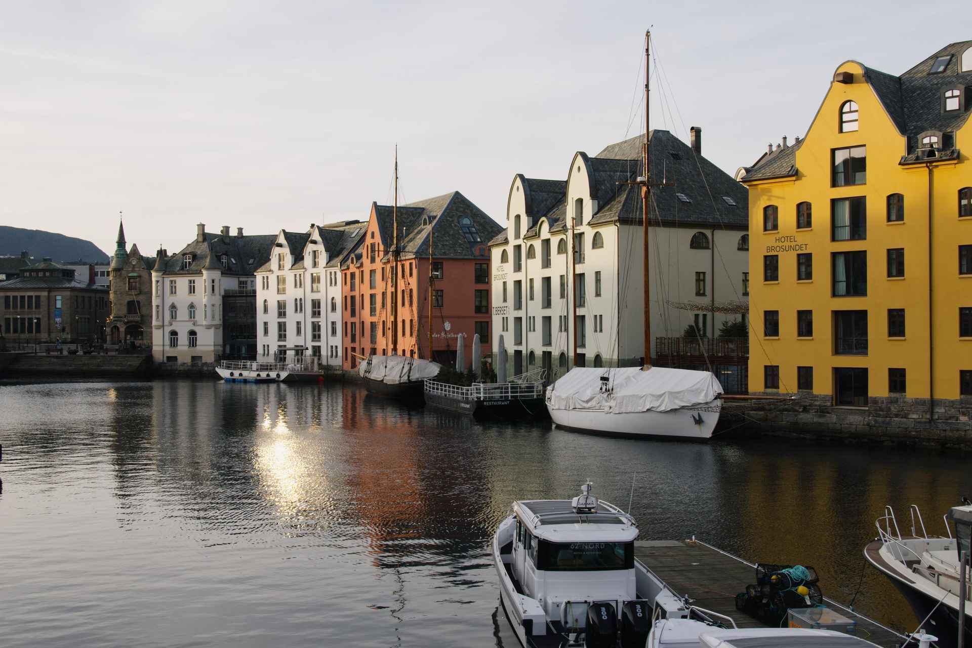 City walk in Ålesund: Art Nouveau, sea views, and insider tips