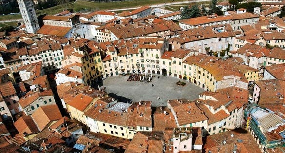 photo of Piazza dell'Anfiteatro .