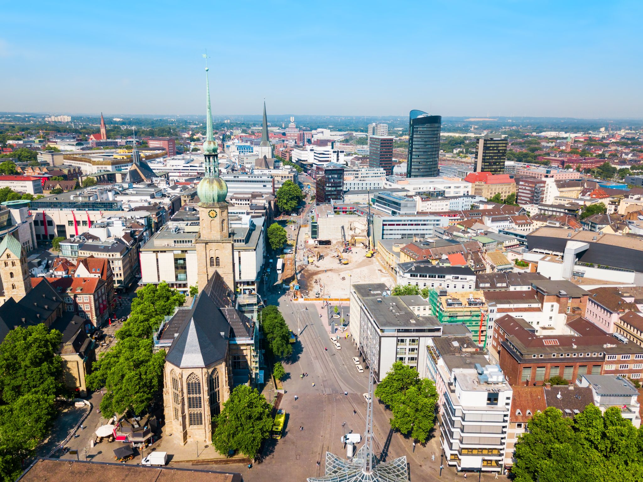 Photo of beautiful panoramic view of historic Bremen Market Square in the center of the Hanseatic City of Bremen with The Schuetting and famous Raths buildings on a sunny day with blue sky in summer, Germany.