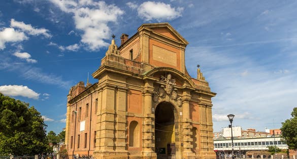 photo of view of Porta Galliera in Bologna, Italy.