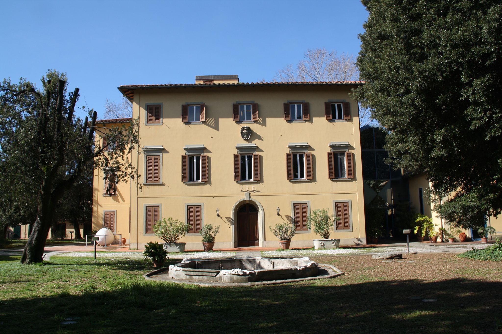 Museo di Storia Naturale del Mediterraneo travel guide