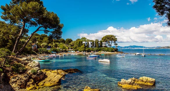  Cap d'Antibes. "L'Olivette" small fishing port.
