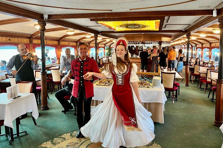 Croisière sur le Danube à Budapest avec dîner buffet, spectacles et musique