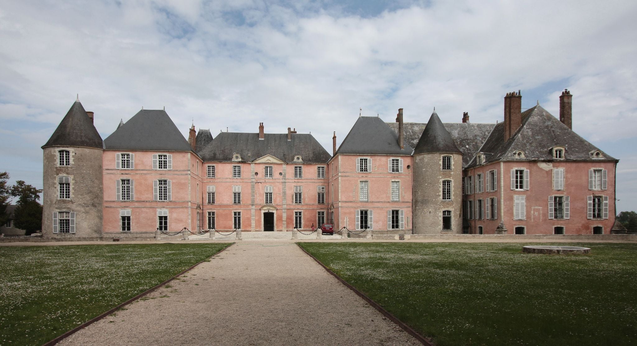 Schloss Meung-sur-Loire, Department Loiret/Frankreich - Parkfront