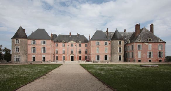 Schloss Meung-sur-Loire, Department Loiret/Frankreich - Parkfront