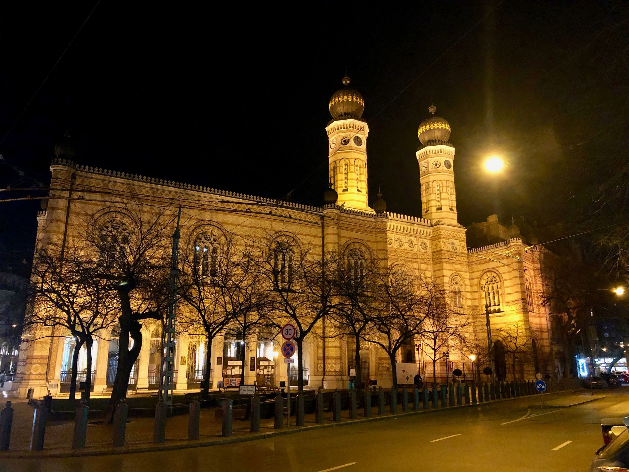 Photo of Dohány Street Synagogue at night, Hungary, Budapest.