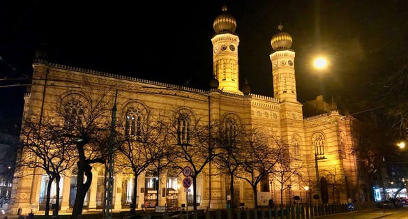 Photo of Dohány Street Synagogue at night, Hungary, Budapest.