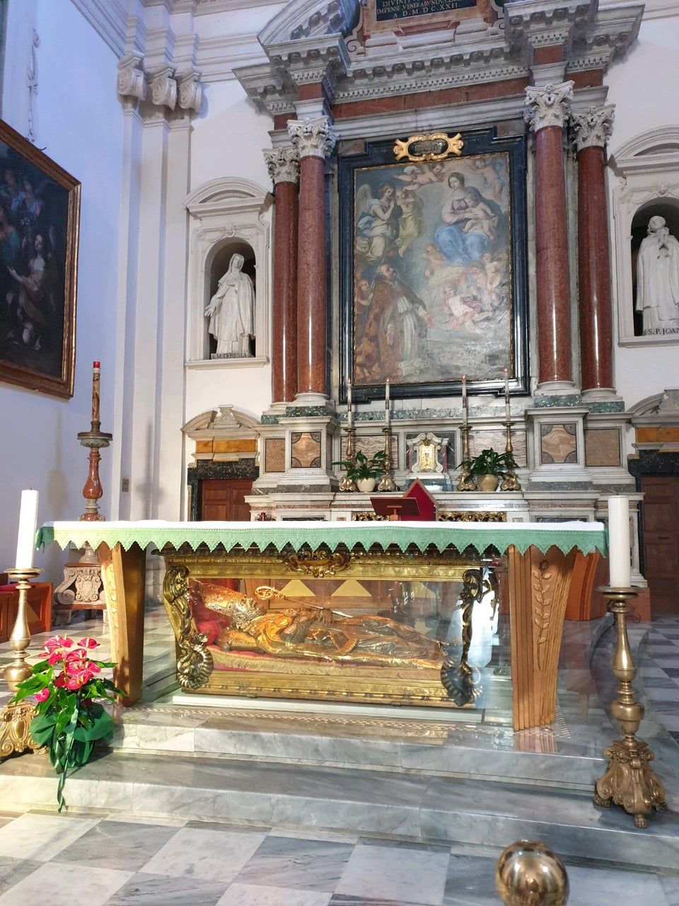 photo of view of L'altare maggiore, Terni, Italy.