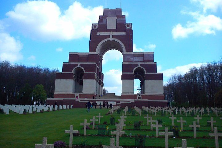 Full-Day Canadian WW1 Vimy and Somme Battlefield Tour from Arras