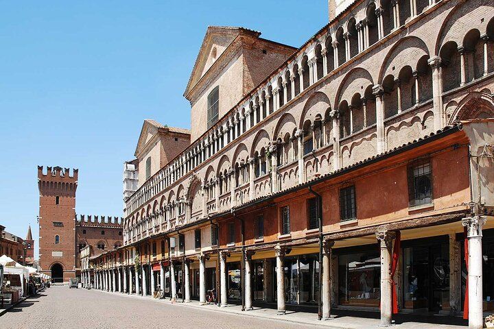 Ferrara Tour of Must-See Attractions with Local Top Rated Guide