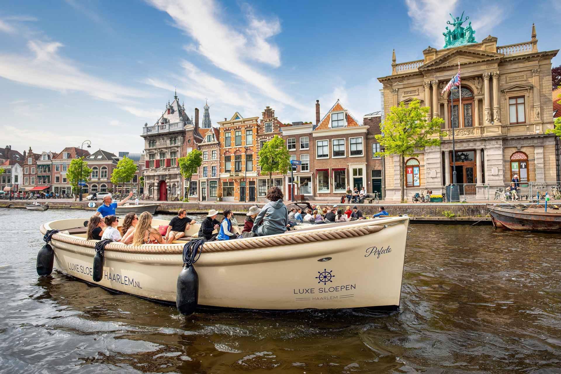Haarlem: Guided Highlights Canal Cruise on Open Boat