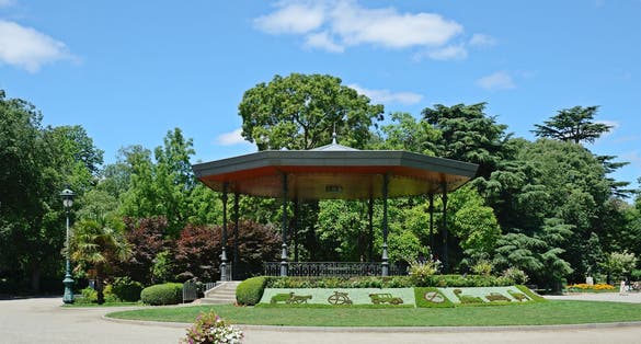 photo of a kiosk at the beautiful Grand Rond Park at morning in Toulouse, France.