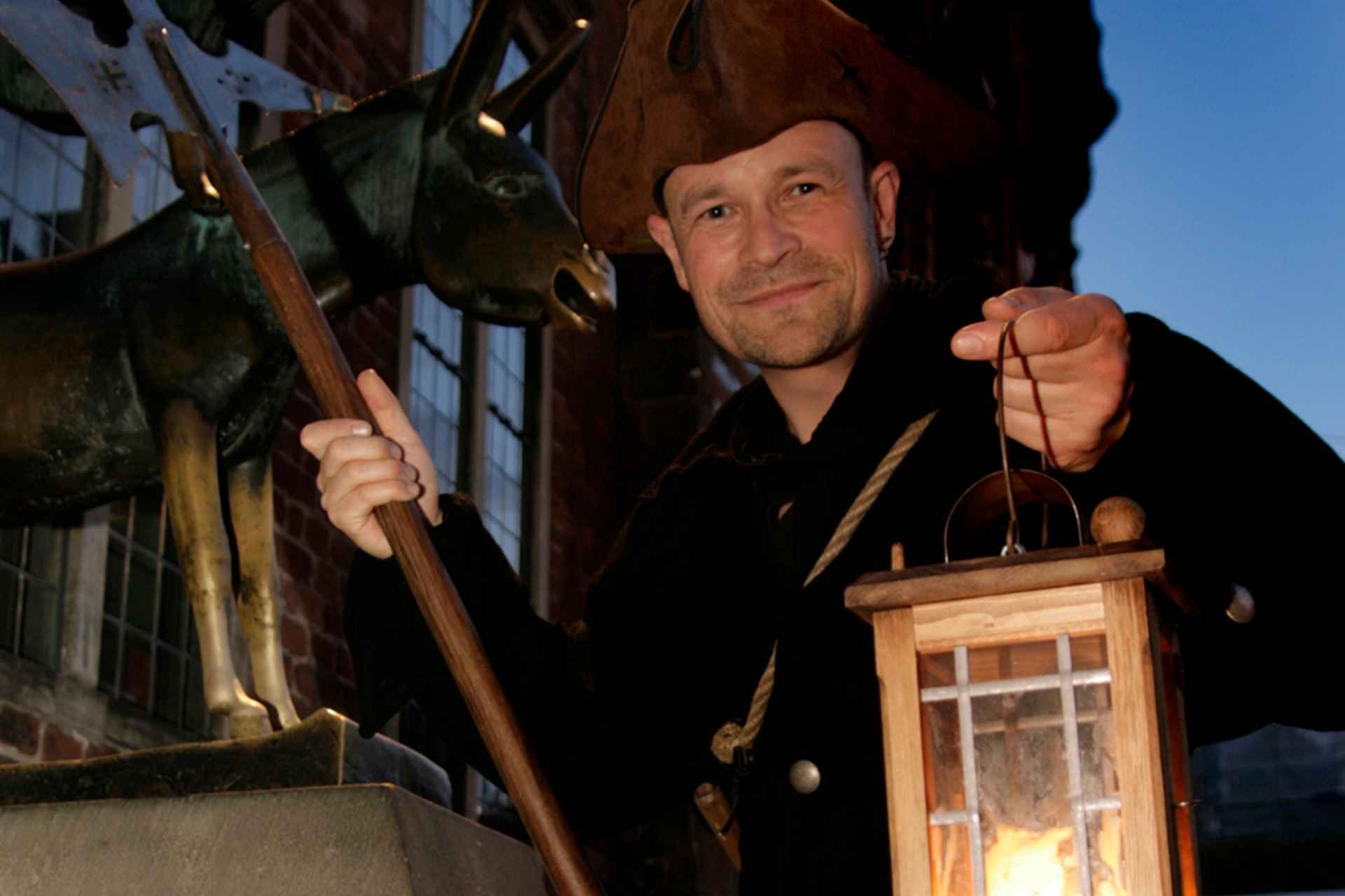 Bremen: Walking Tour in German with Night Guard