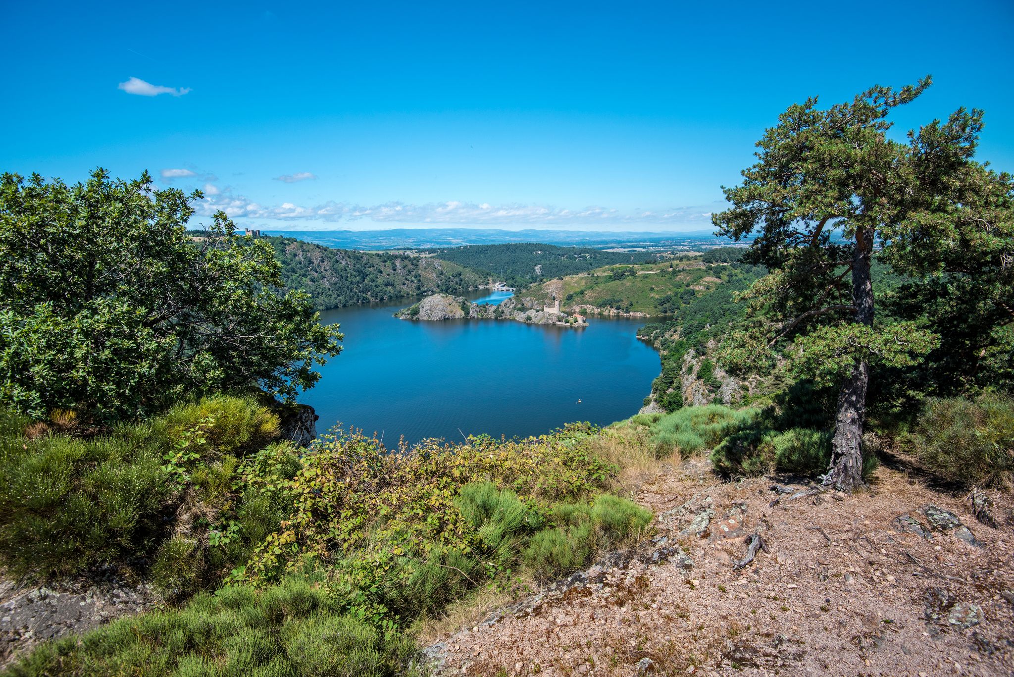 Photo  of Gorges de la Loire in the direction of Grangent island. Saint Etienne metropole, France.