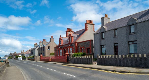 photo of Kirkwall, Orkney, Scotland, the fishermen houses of Cromwell seafront road.