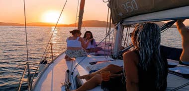 Alghero: Sunset Sailing Aperitif Experience