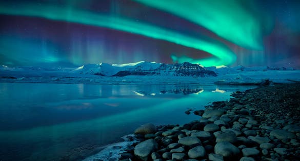 photo of northern lights over jökulsárlón glacier lagoon, Iceland.