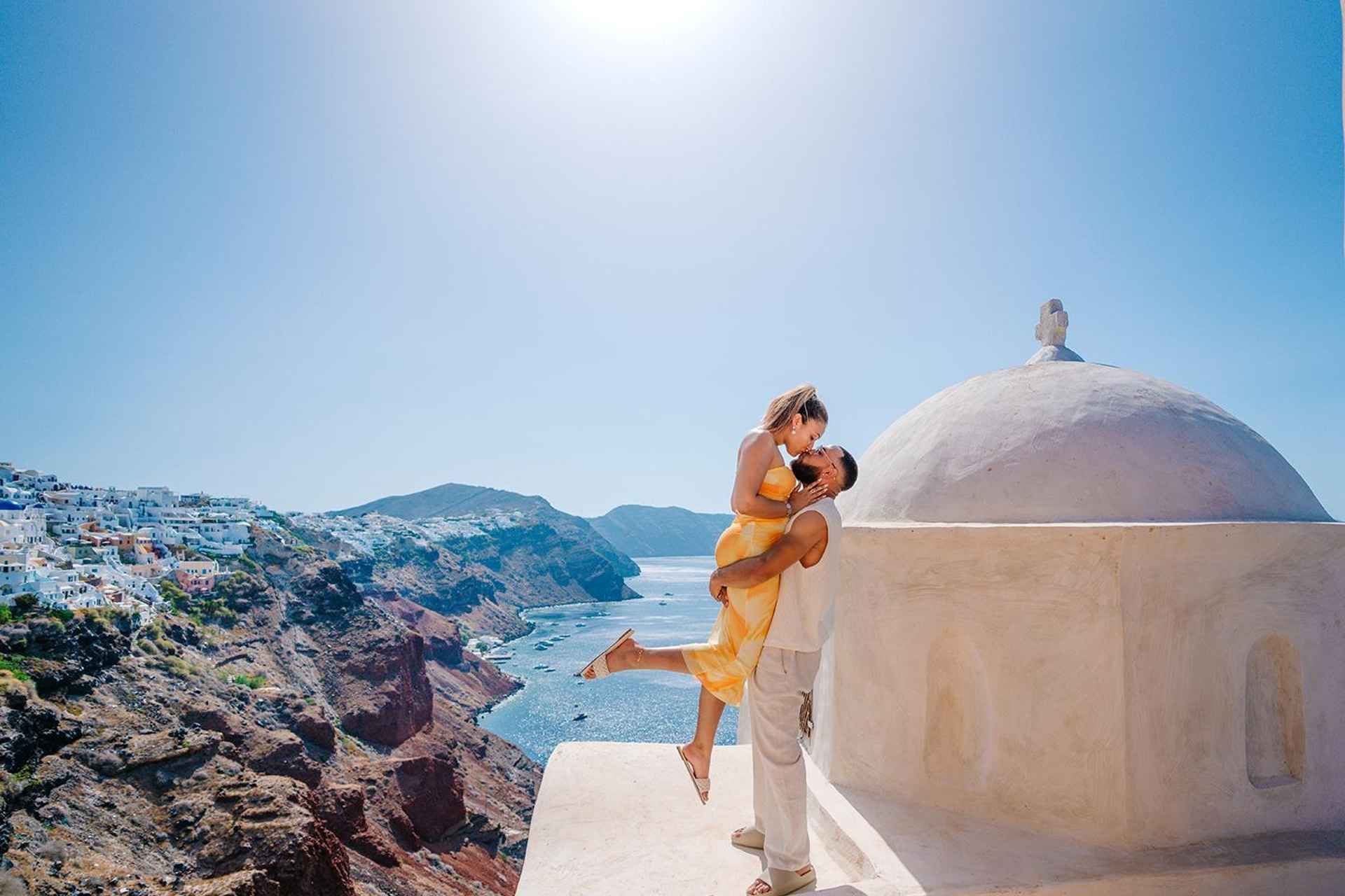 Santorini: Oia Private Couple Photoshoot with 35 Photos