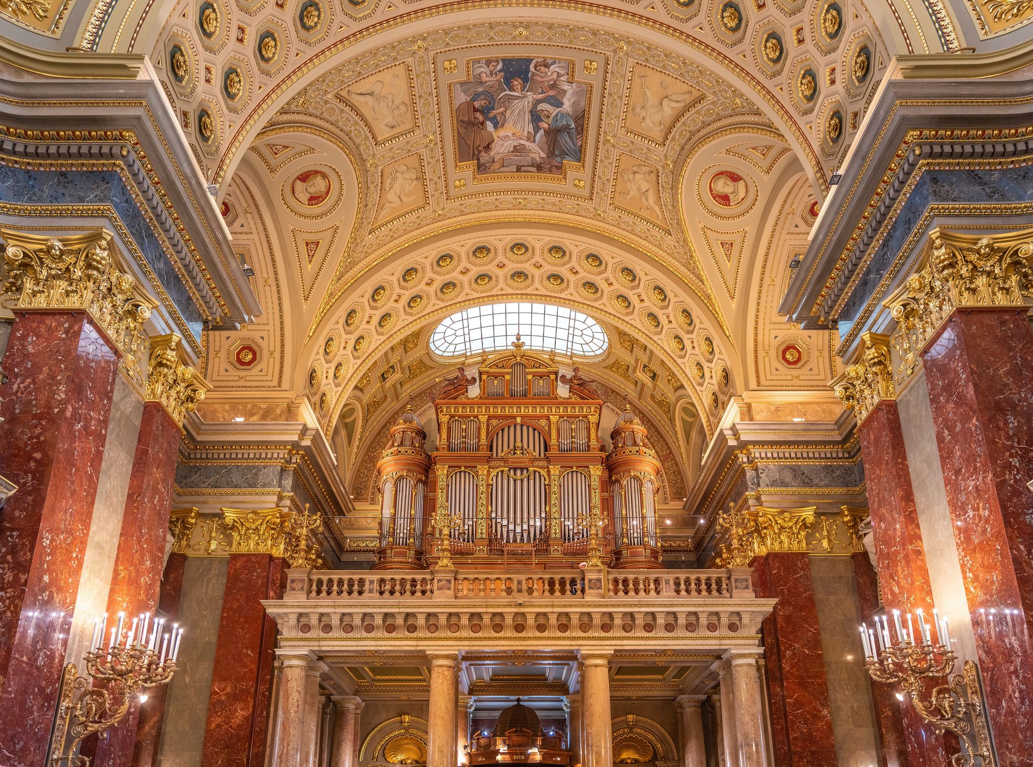 Photo of St. Stephen's Basilica interior in Budapest, Hungary.