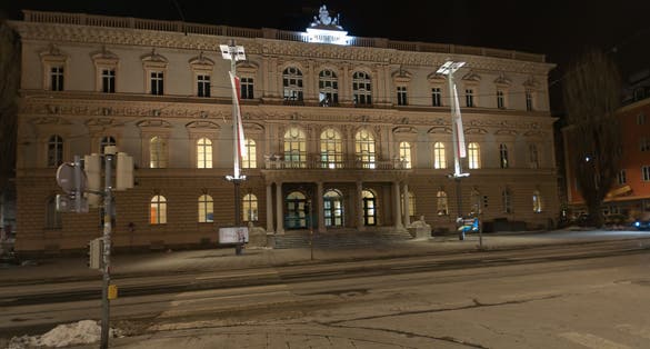Außenansicht des Tiroler Landesmuseums in der gleichnamigen Museumstraße