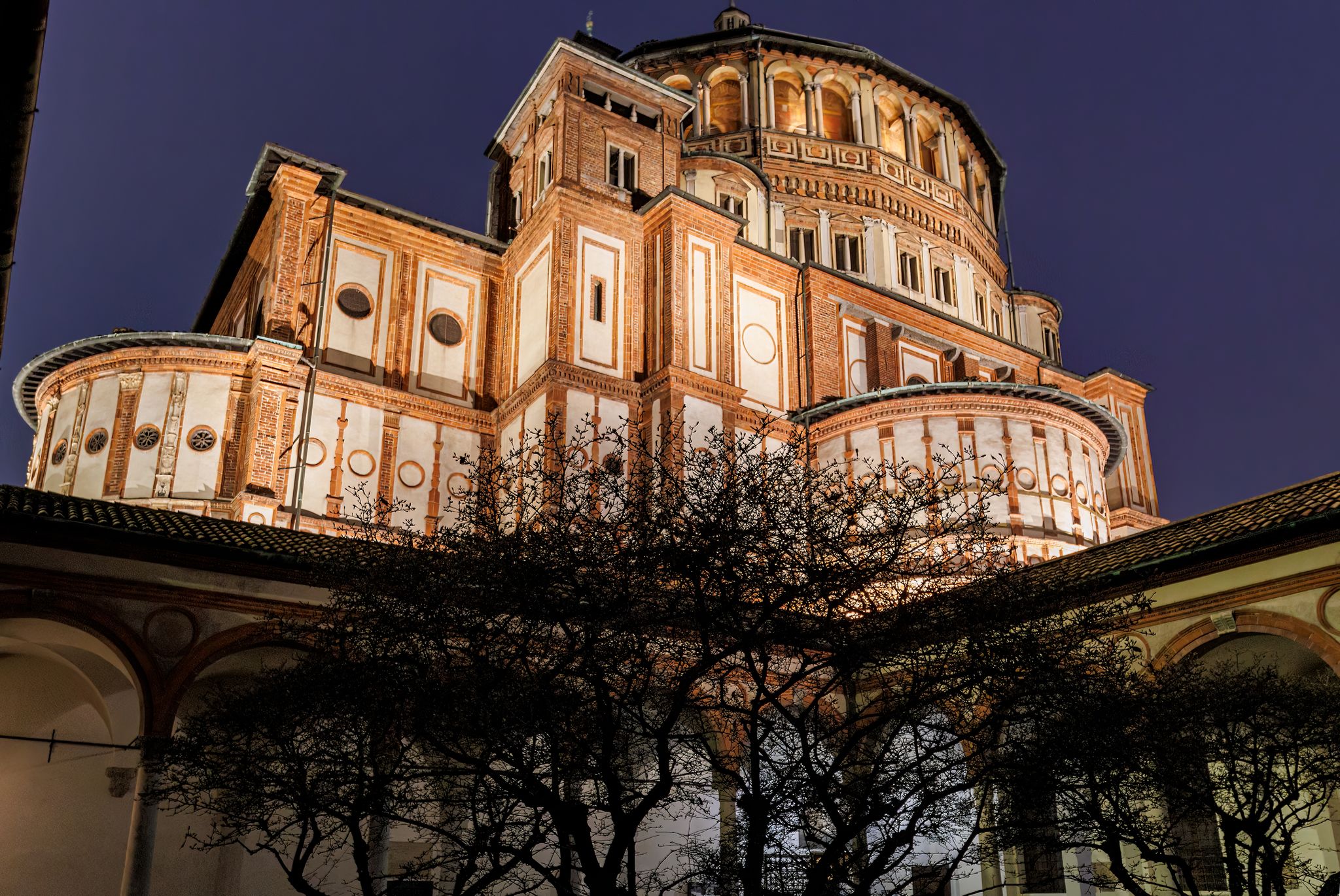 PHOTO OF Santa Maria Delle Grazie, Milan, Italy by night.