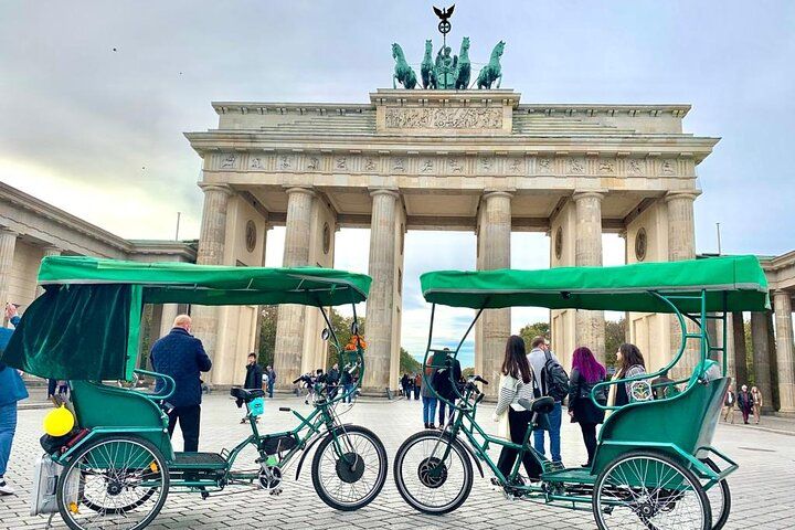 Private Walking Sightseeing Local Berlin Tour Guides up 15 Person
