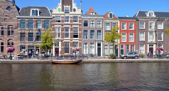 17th-century houses along the Oude Vest in Leiden, the Netherlands.