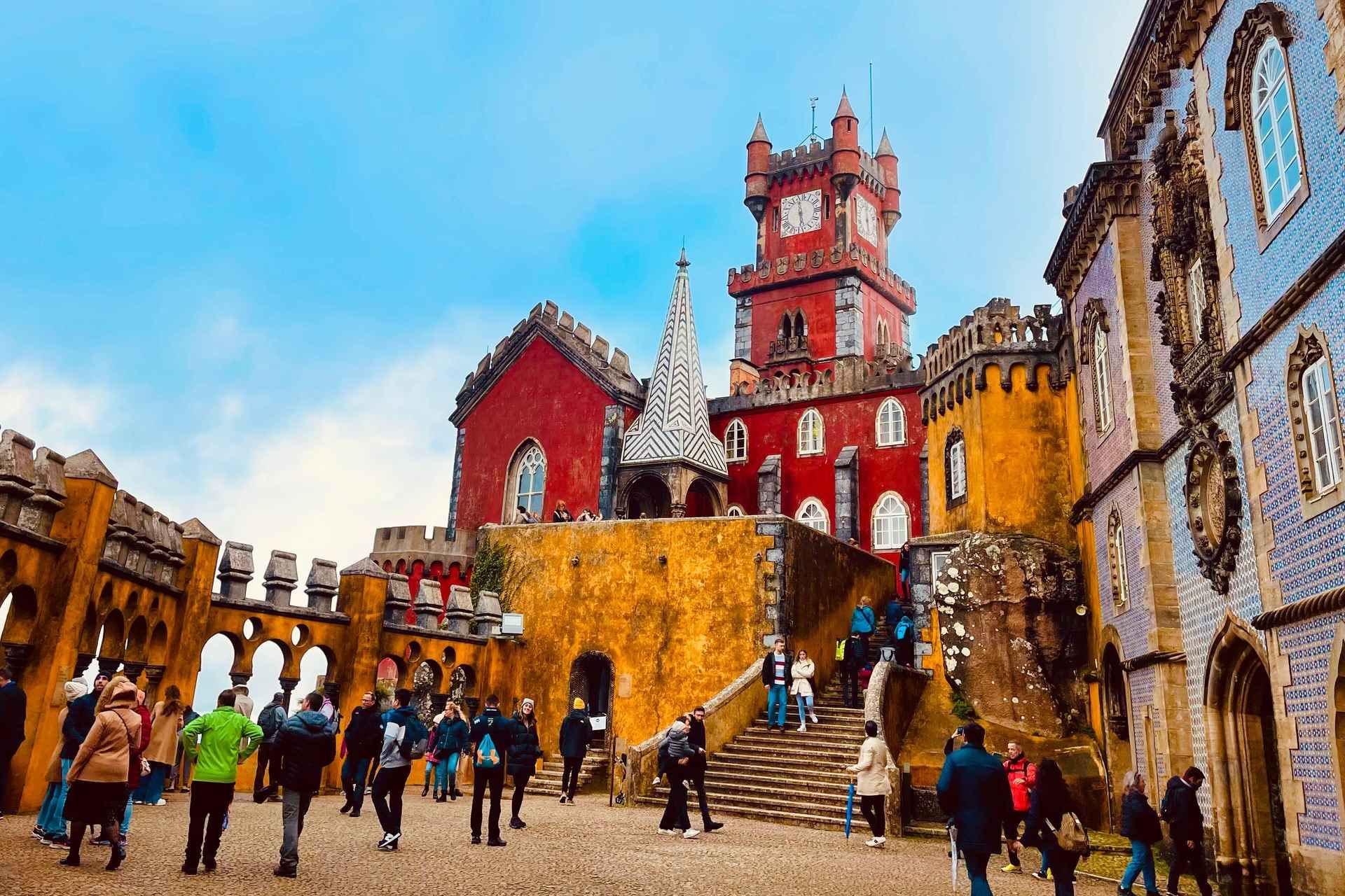Lisbon: Sintra & Pena Palace Half-Day Tour with Hotel Pickup