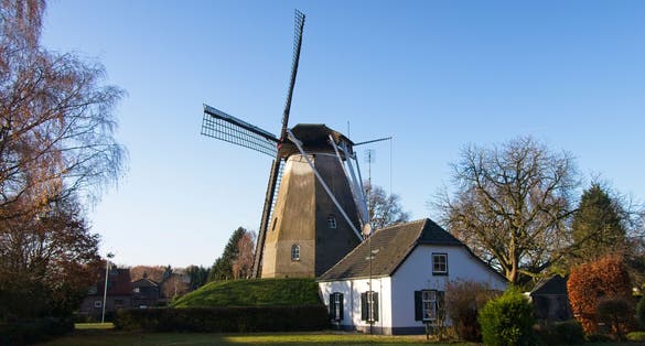 photo of De Keetmolen (The Shack Mill) is a windmill in Ede, Netherlands. According to the inscription under the sails and the sign at the entrance, the mill was built in 1750.