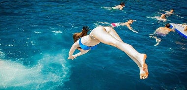 Catamaran ride -Costa Brava with barbecue and drinks. Familiar.