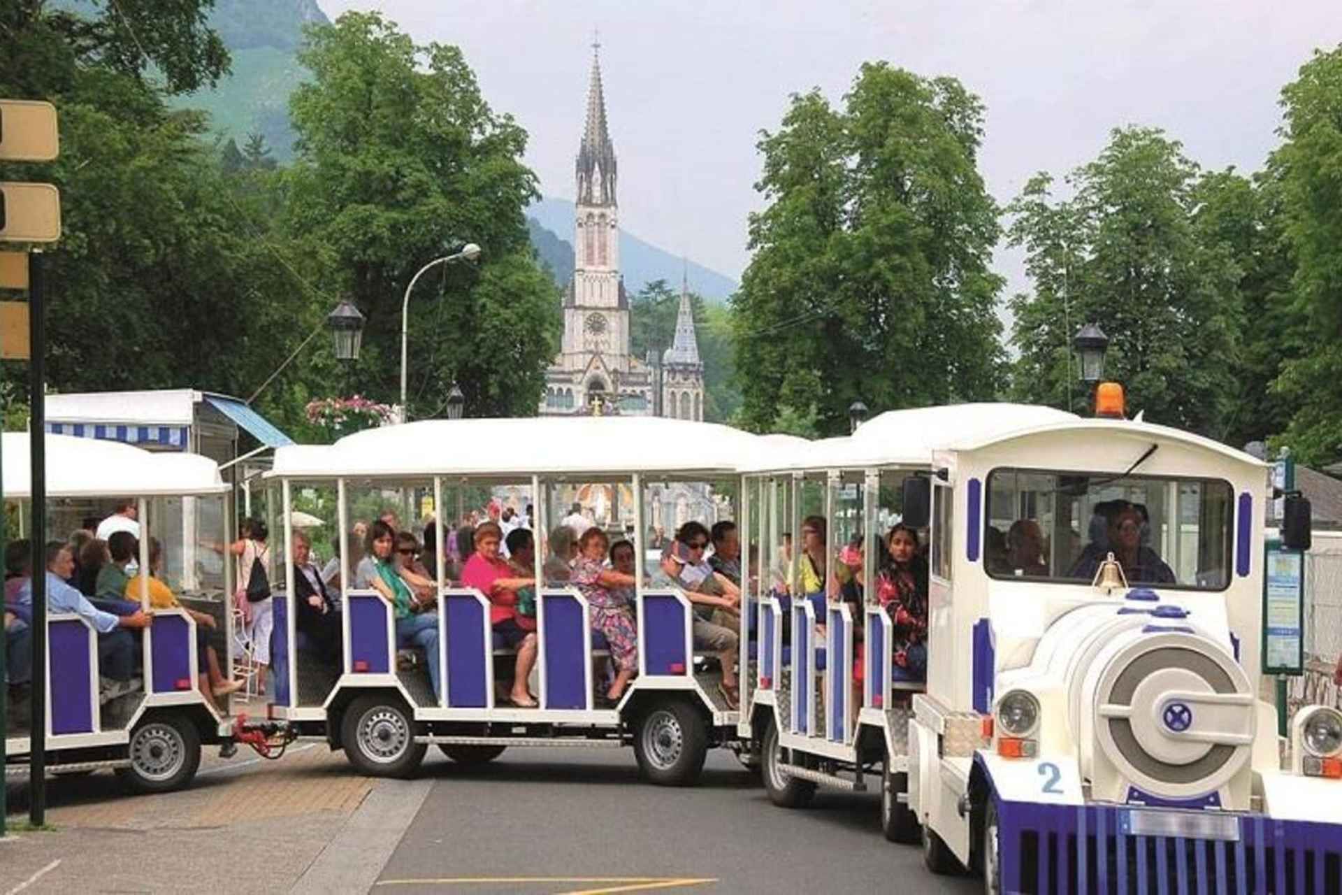 Lourdes: Attraction Pass with 2 Museums and the Little Train