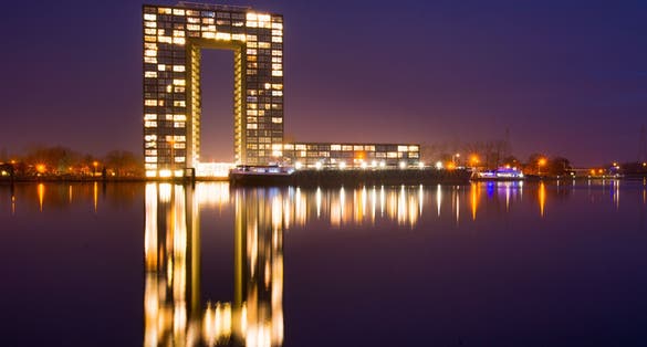 U-building in Groningen at night.