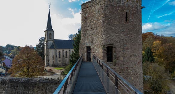 Church and castle in Useldingen