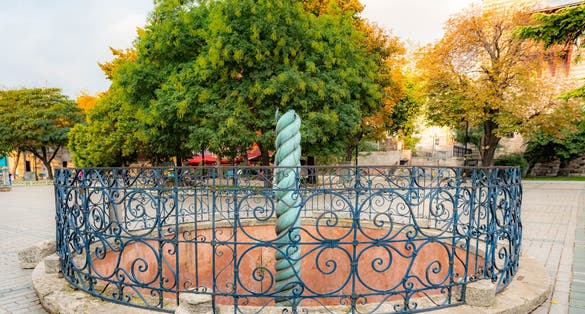 photo of Serpent Column or Serpentine Column of Sultanahmet Square, Istanbul, Turkey in Autumn leaves.
