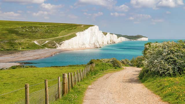 Exploring England in June: Your Travel Awaits
